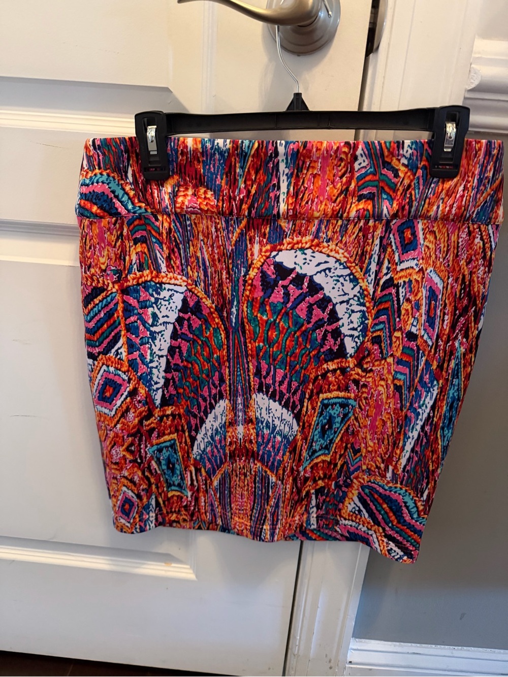 bebe Multicolor Printed Mini Skirt - Pink, Blue & Orange